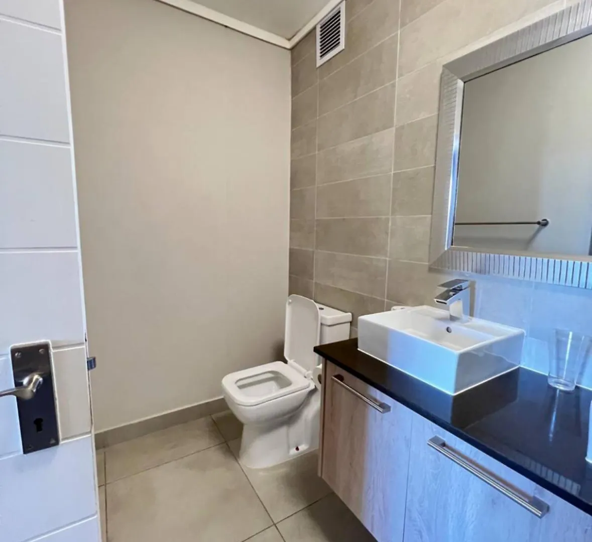 Stylish Waters Edge Apartment Le Cap